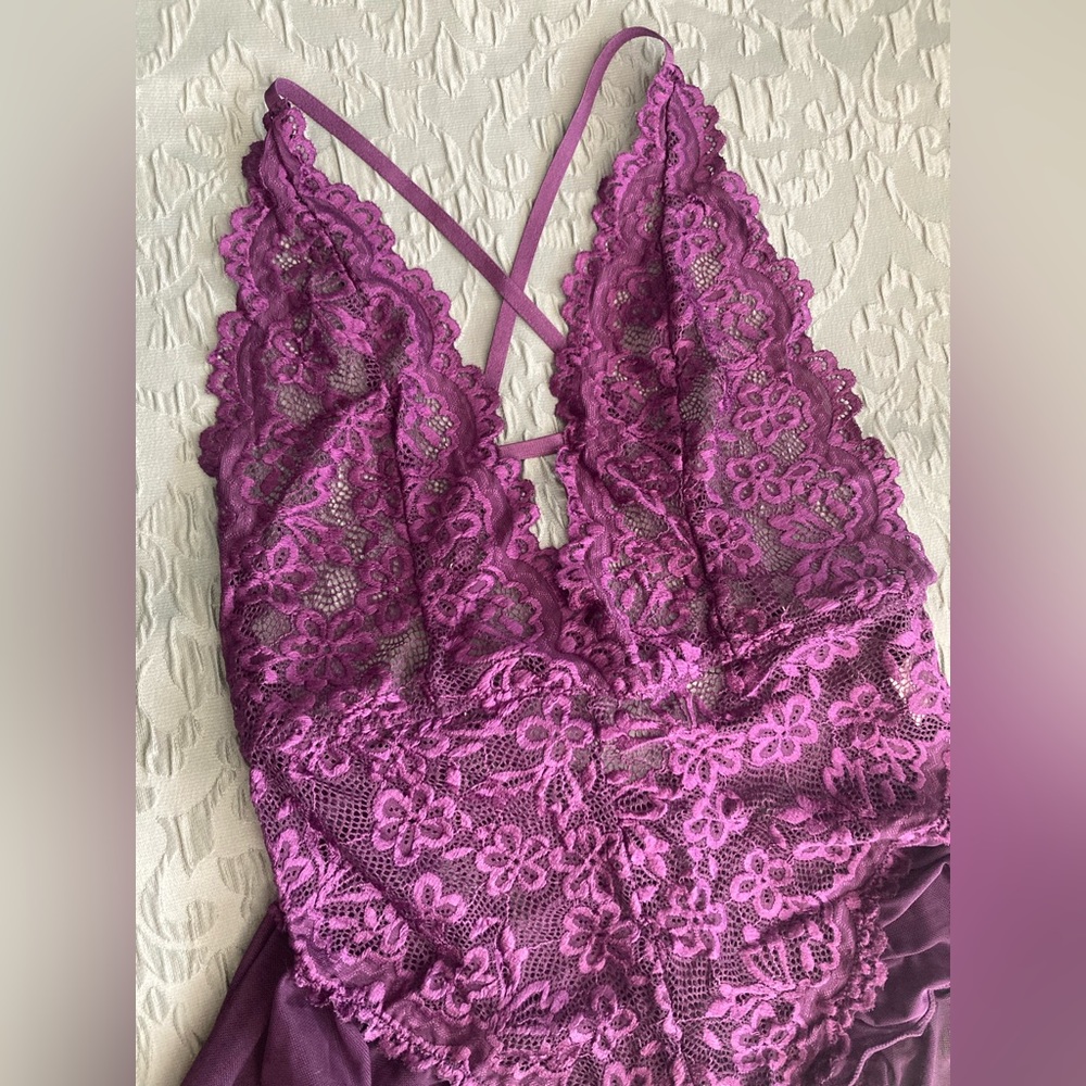 NEW Women’s Dark Violet Scallop Trim Floral Lace Teddy - Picture 2 of 8